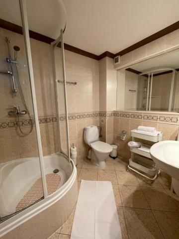 Kúpeľňa v ubytovaní Apartament 3 pokojowy Międzyzdoje 55m2 - 200 metrów od morza