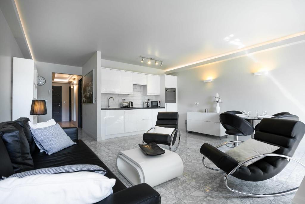 2-Bedroom Apartment Pointe Croisette Peaceful Walk to the Beach