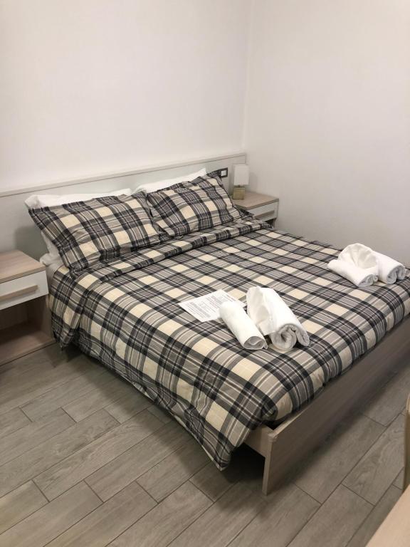 Łóżko lub łóżka w pokoju w obiekcie Albergo Aduepassi & Servizio Bike Shuttle