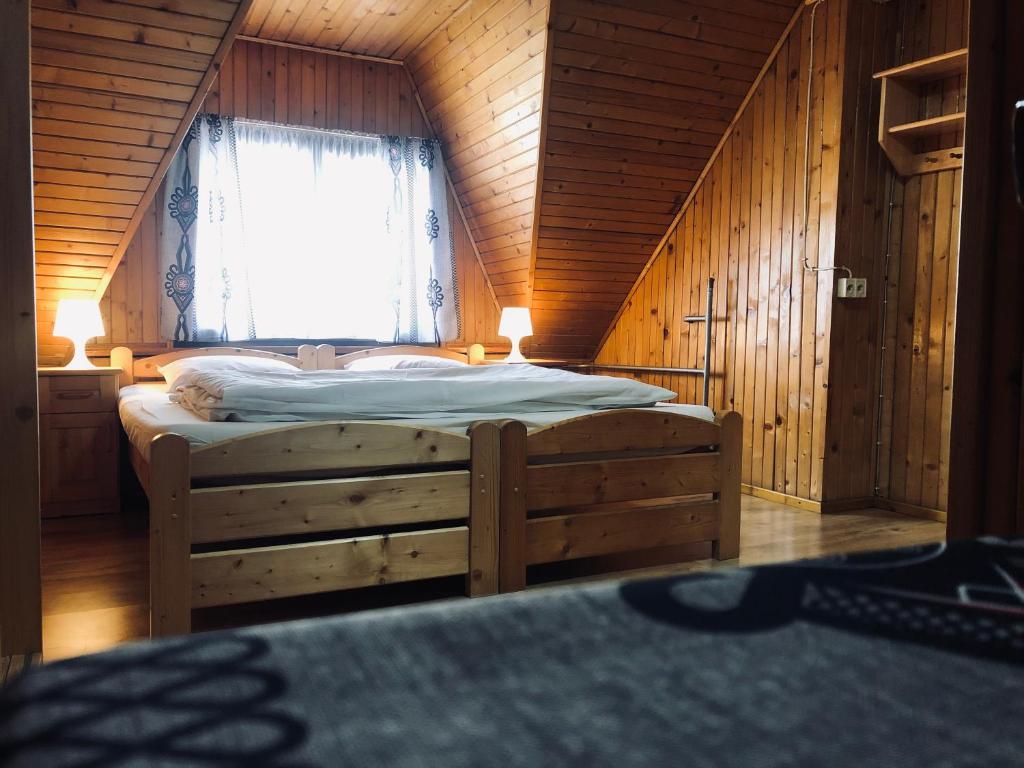Postel nebo postele na pokoji v ubytování Domek w Górach