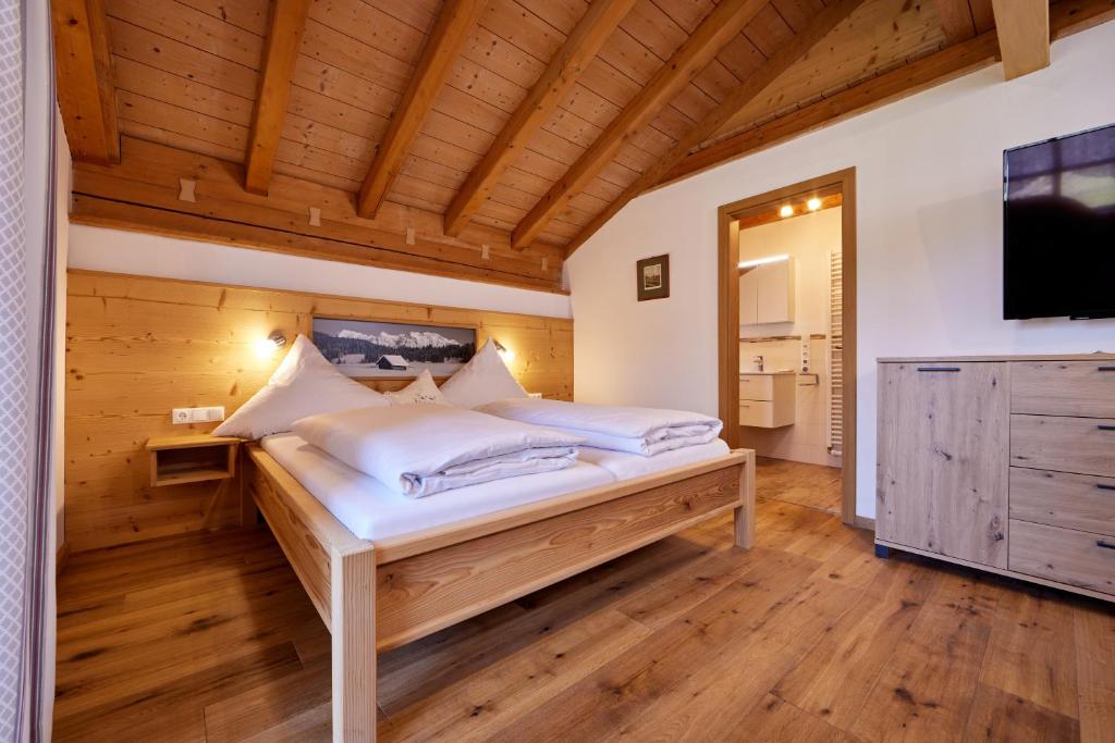 Appartements Gasthof Schleifmühle Unterammergau - 阳台的三个房间
