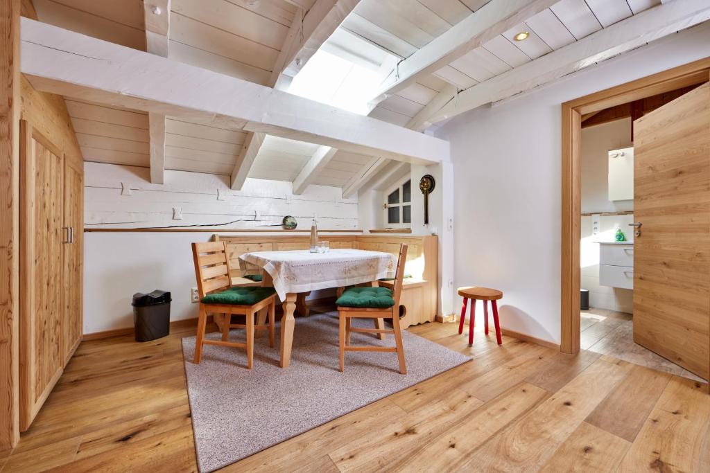 Appartements Gasthof Schleifmühle Unterammergau - 阳台的四倍房间