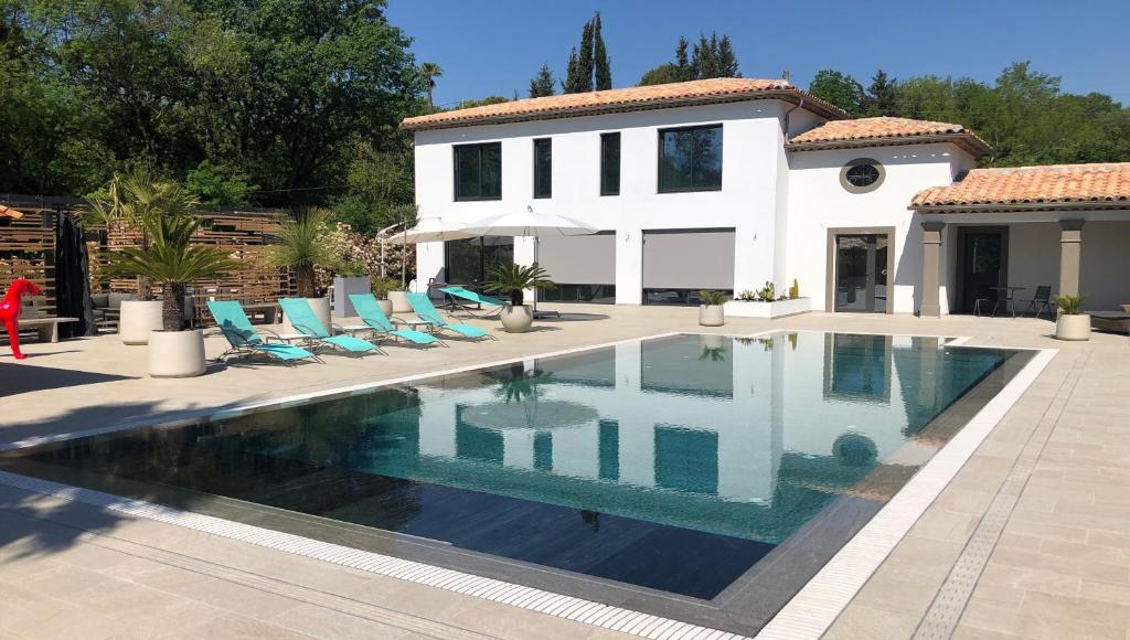 Bazén v ubytování Luxury Zen nebo v jeho okolí