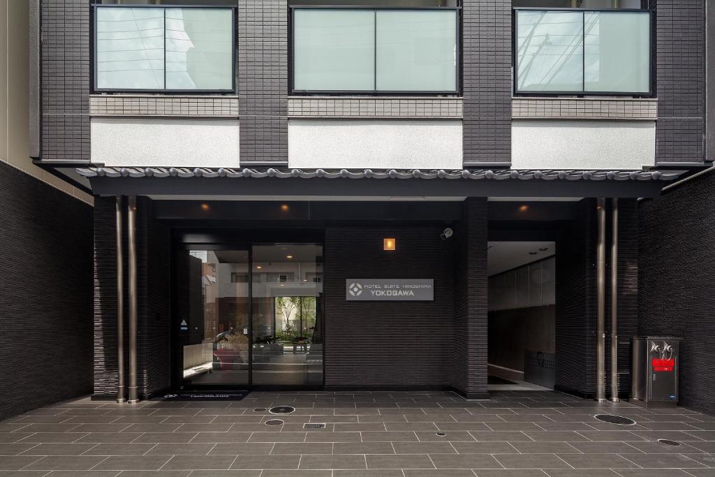HOTEL SUITE HIROSHIMA YOKOGAWAの外観または入り口
