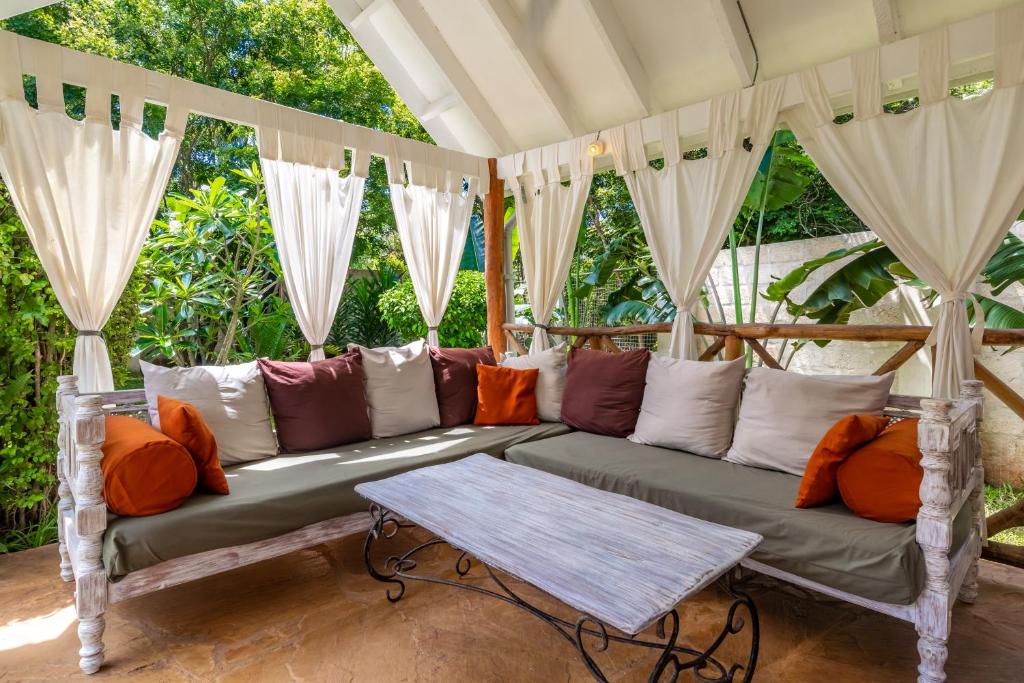 Istumisnurk majutusasutuses private pool cottage diani beach
