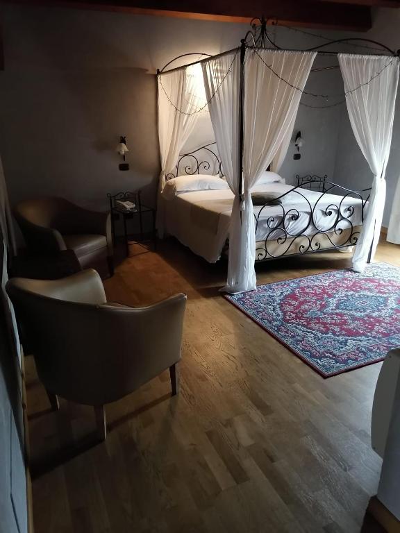 Postel nebo postele na pokoji v ubytování Relais Castrum Boccea