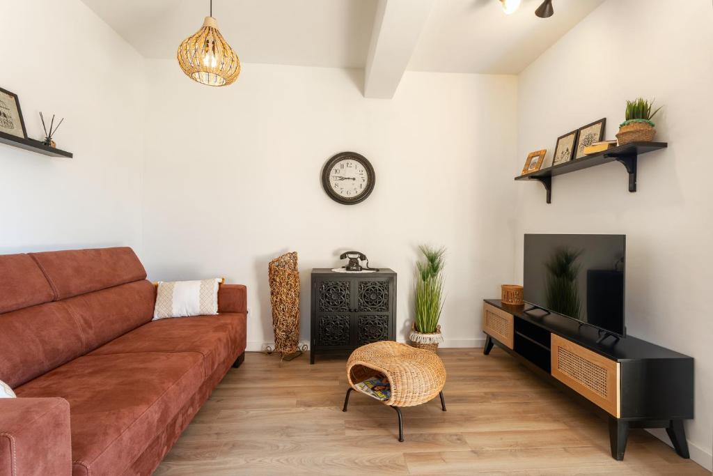 Televízia a/alebo spoločenská miestnosť v ubytovaní HANA Luxury apartment with sea view