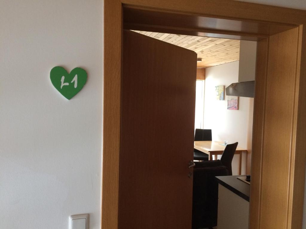Kuchyň nebo kuchyňský kout v ubytování Wäldermetzge Hüttenzimmer und Wohnungen