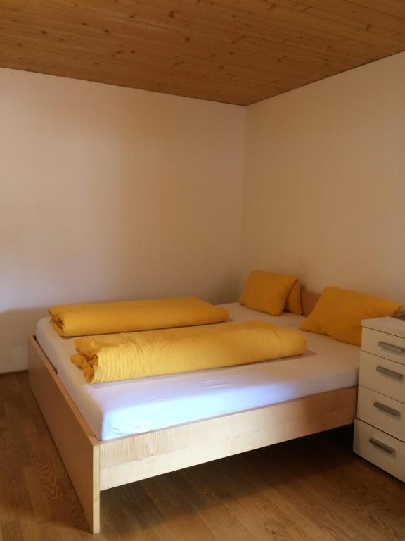 Postel nebo postele na pokoji v ubytování Wäldermetzge Hüttenzimmer und Wohnungen