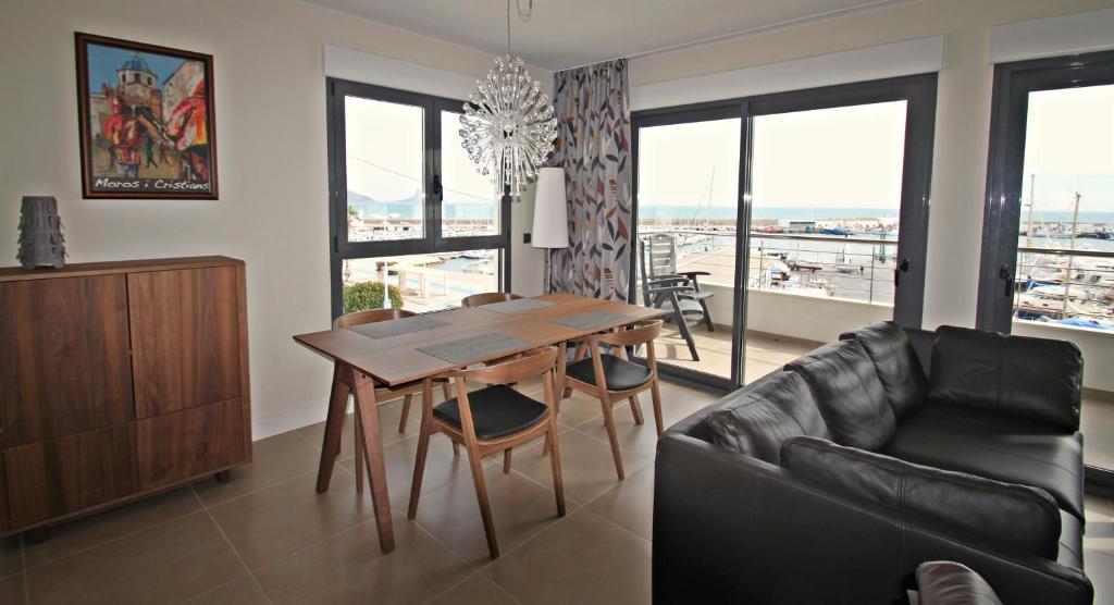 Posedenie v ubytovaní Luxe vakantieappartement aan de jachthaven van Altea met frontaal zeezicht