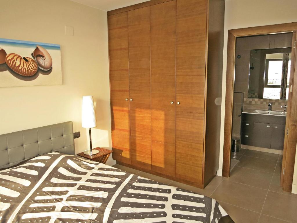 Posteľ alebo postele v izbe v ubytovaní Luxe vakantieappartement aan de jachthaven van Altea met frontaal zeezicht