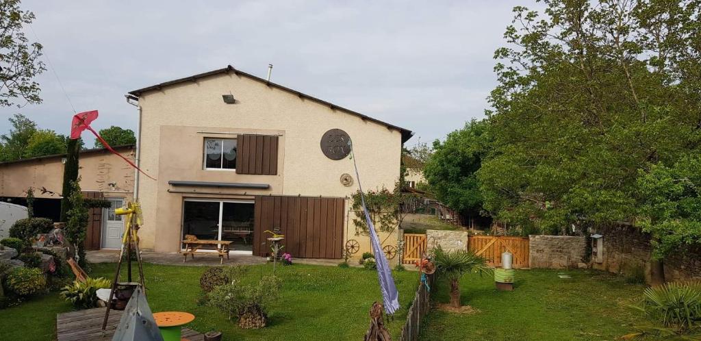 a house with a yard with a fence and a yard at les Box in Figeac