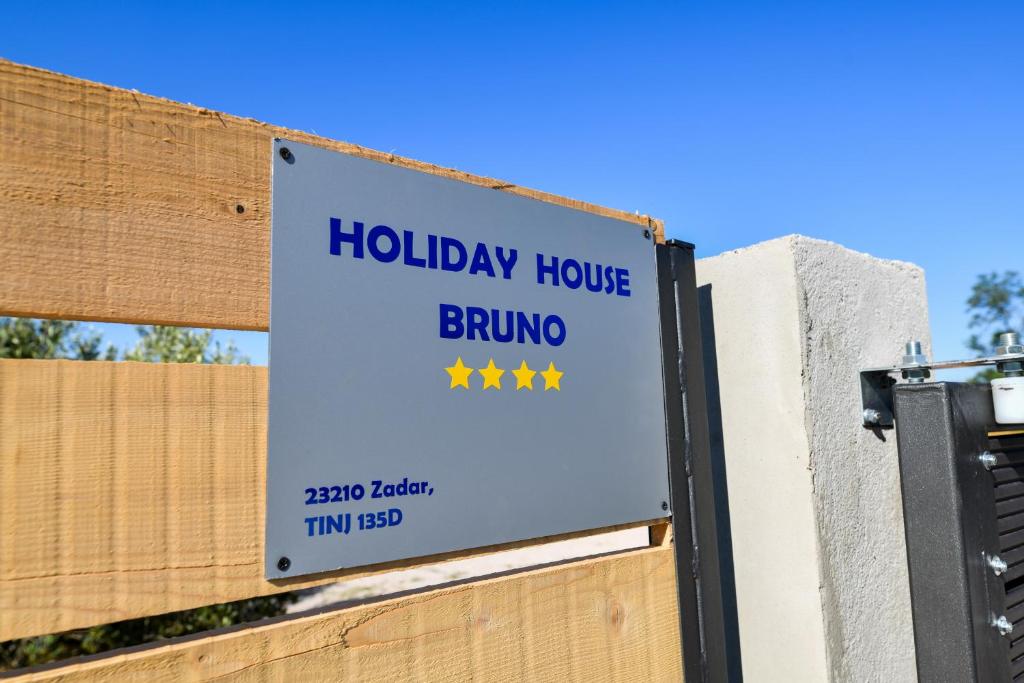 Certifikát, ocenenie alebo iný dokument vystavený v ubytovaní Wonderful Holiday House Bruno with heated pool