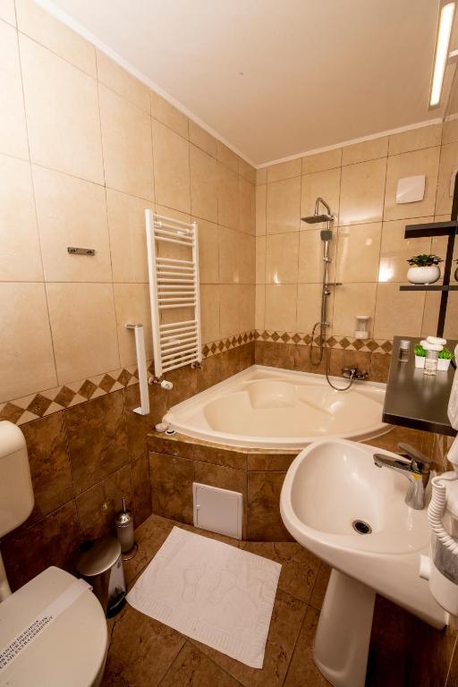 Koupelna v ubytování Hotel Novotheos
