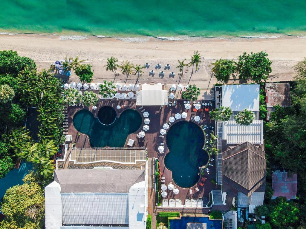 een luchtzicht op een resort met een strand bij Pullman Pattaya Hotel G in Noord Pattaya