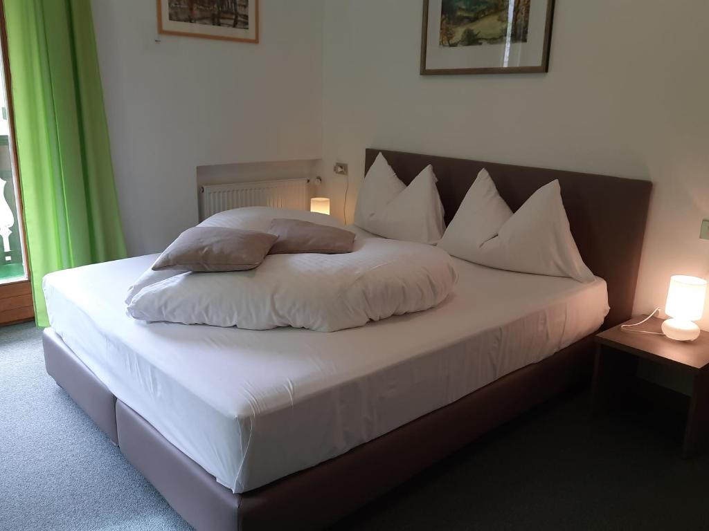 Säng eller sängar i ett rum på Gasthof zur Sonne