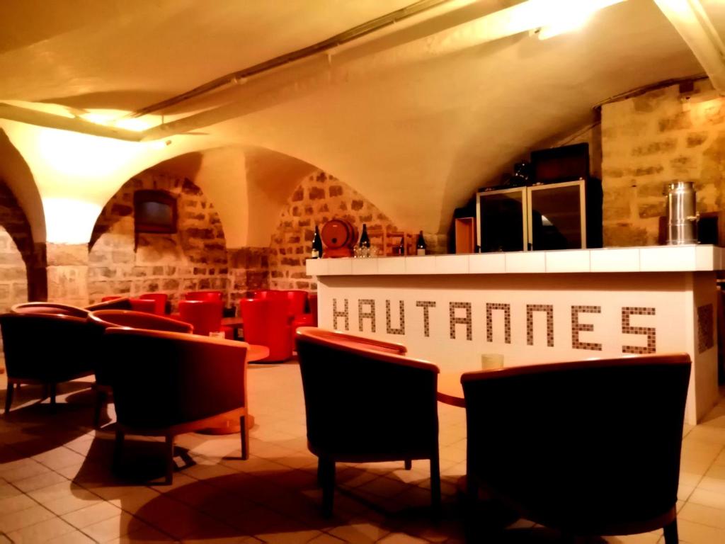 El sal&oacute;n o zona de bar de VTF Le Domaine Les Hautannes