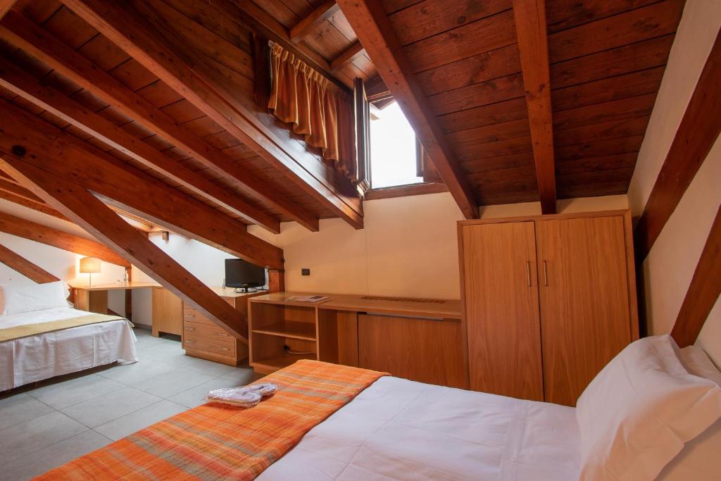 Postel nebo postele na pokoji v ubytování Albergo Le Due Corti