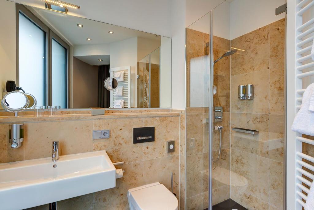 Koupelna v ubytování Qube Hotel Bahnstadt