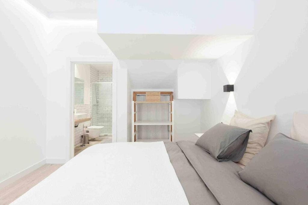 A bed or beds in a room at LUR Apartments Getaria