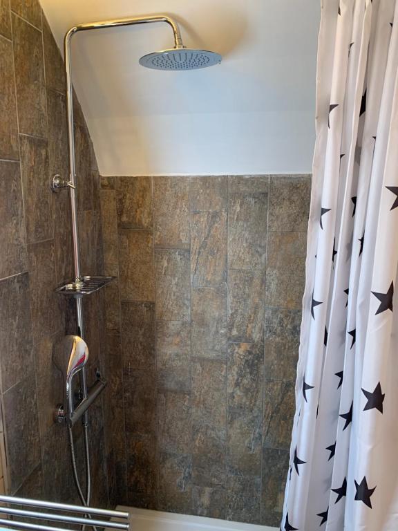 A bathroom at piccadilly b&b