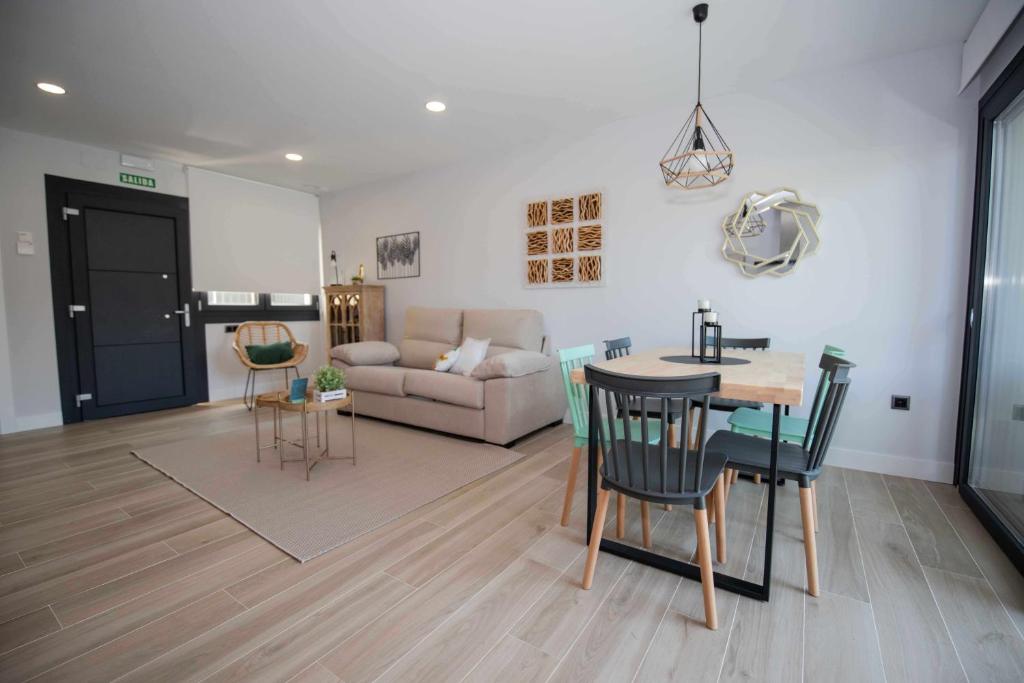 Posezení v ubytování AdosadoDuplex Marea Baja 1 Zona Playa Ideal familias parejas y amigos