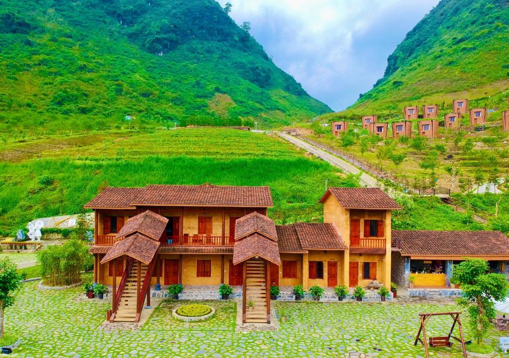 Hmong Village Resort, Hà Giang – Cập nhật Giá năm 2021