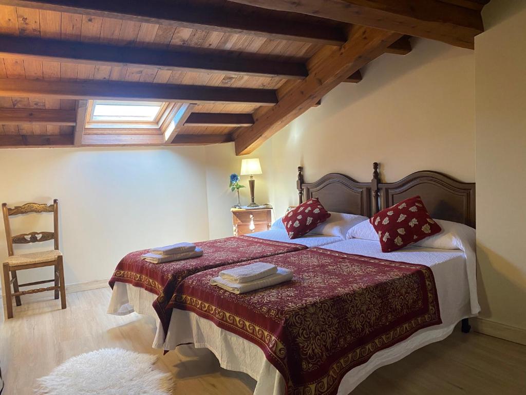 Postel nebo postele na pokoji v ubytování Hotel rural Rinconada de las Arribes