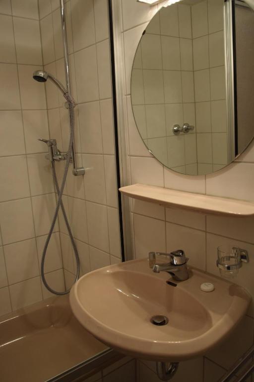 Koupelna v ubytování Hotel Garni Geisler