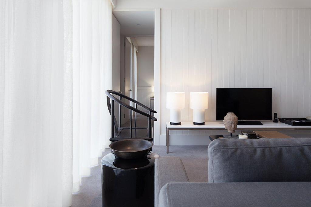 Burbury Hotel - 