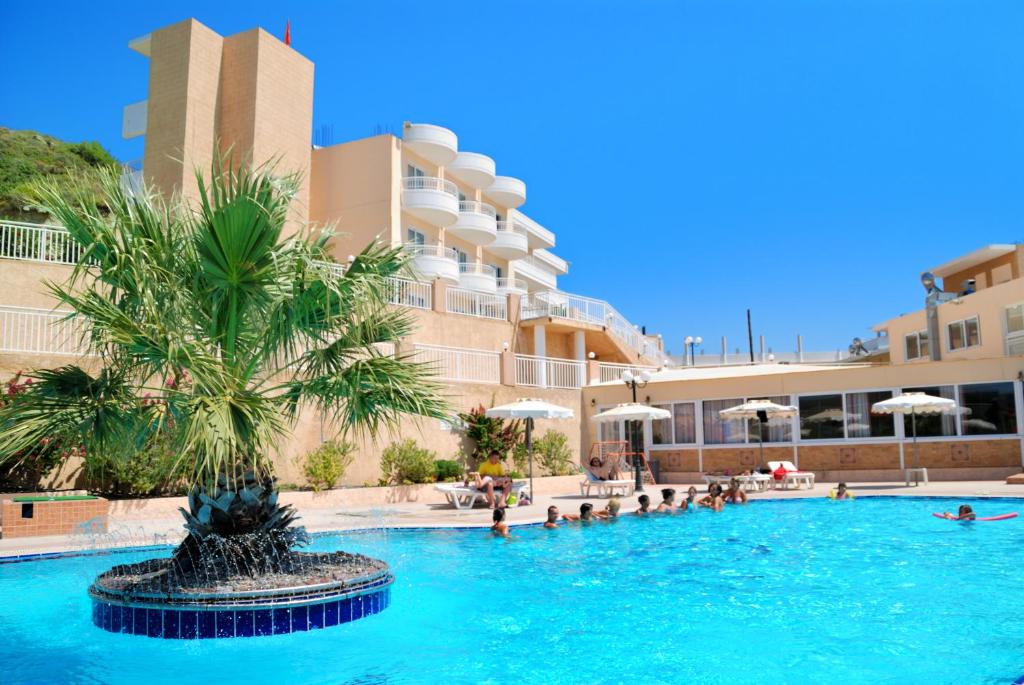 Bazén v ubytování Diagoras Hotel All Inclusive nebo v jeho okolí
