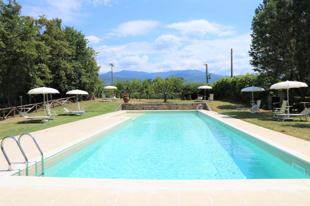 Bazén v ubytovaní Antico Borgo La Torre Agriturismo alebo v jeho blízkosti