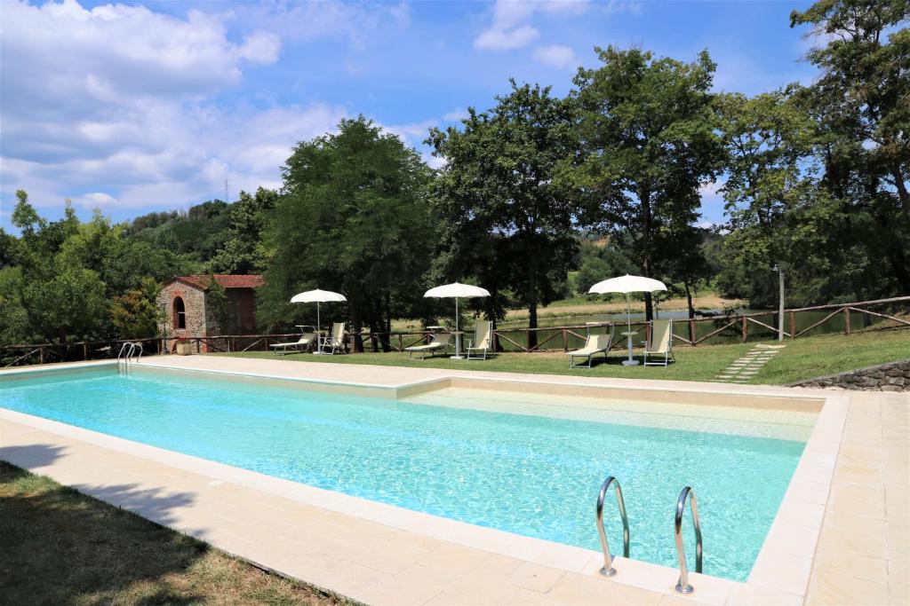 Bazén v ubytovaní Antico Borgo La Torre Agriturismo alebo v jeho blízkosti