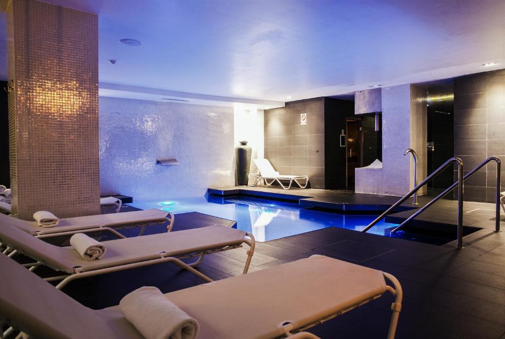 TV a/nebo společenská místnost v ubytování Grums Hotel & Spa