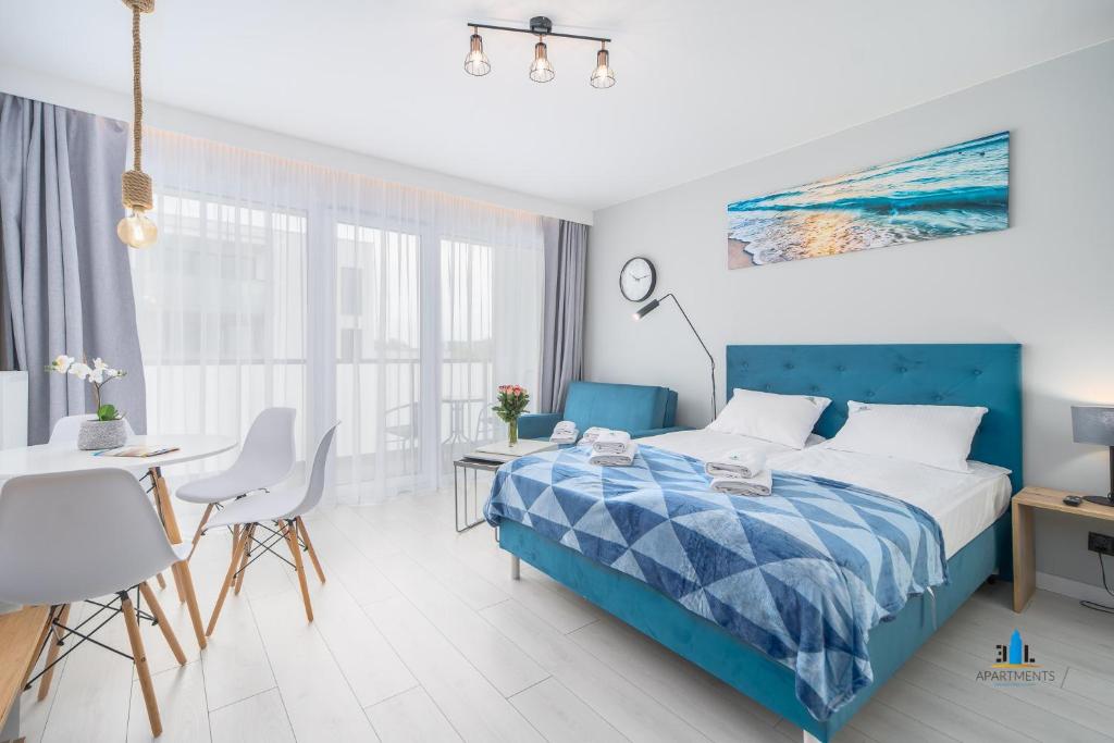 3L Apartments Kasprowicza 20AB free POOL, Sauna and GYM - King Studio Met Bankbed
