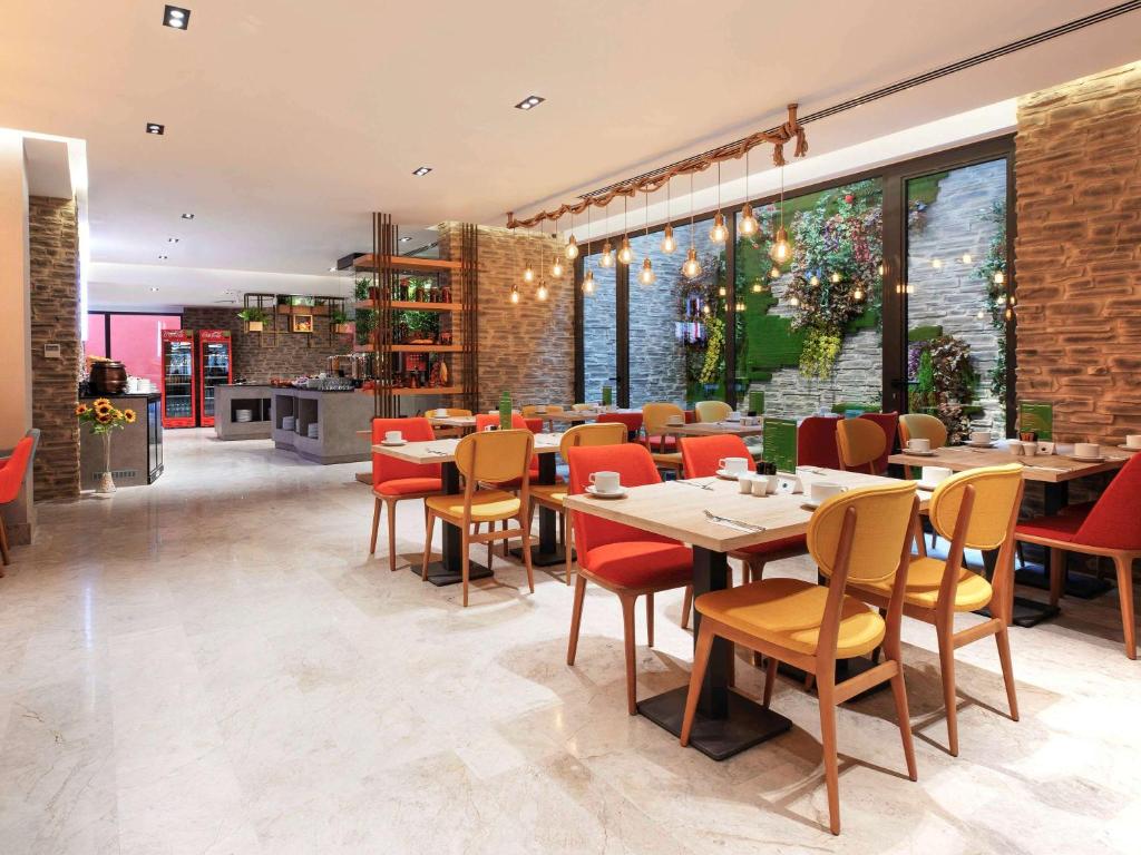 Uma área de estar em Ibis Styles Istanbul Atasehir