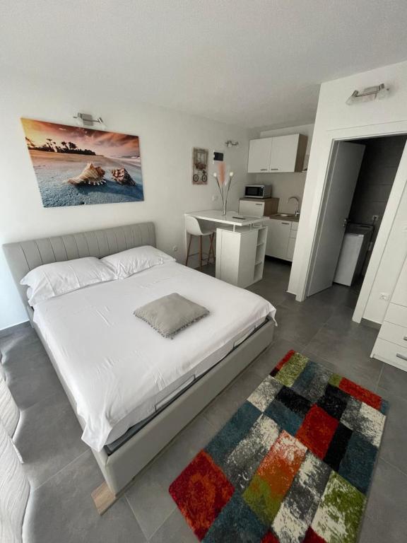 Postel nebo postele na pokoji v ubytování Villa Milena Sweet apartment-with a pool