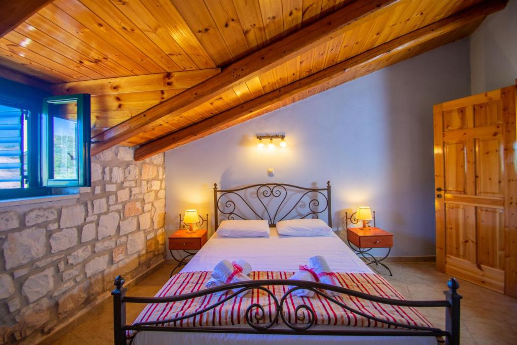 Postel nebo postele na pokoji v ubytování Ammos Zante Villas