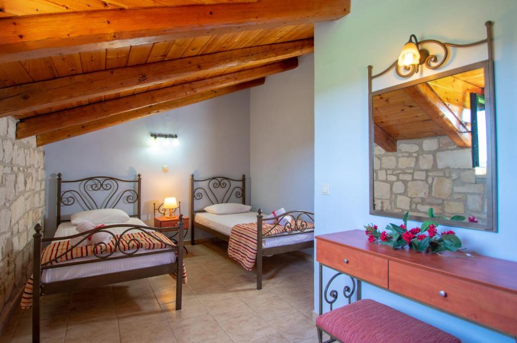 Postel nebo postele na pokoji v ubytování Ammos Zante Villas
