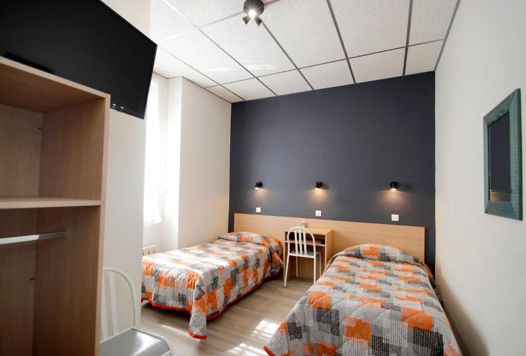 Postel nebo postele na pokoji v ubytování Hôtel Montfort