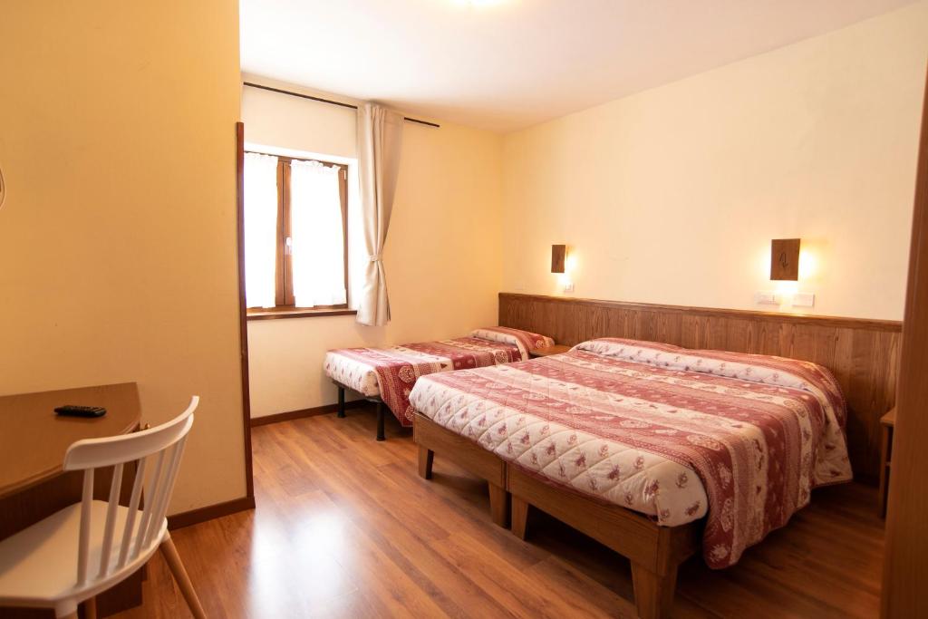 Posteľ alebo postele v izbe v ubytovaní Albergo Bucaneve