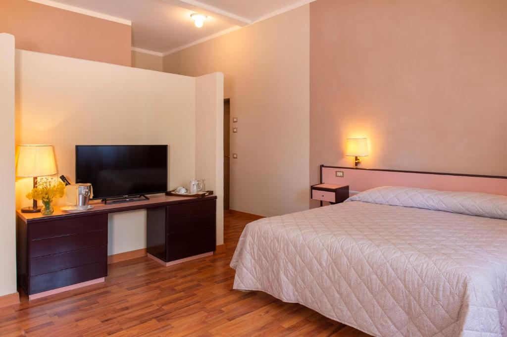 Hotel Villa dei Pini - Deluxe Double Or Twin Room