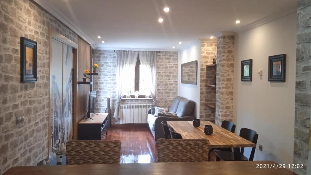 Posezení v ubytování Apartamento con terraza al Puente Romano