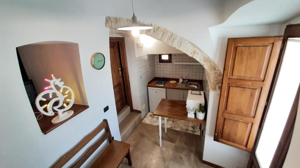 A kitchen or kitchenette at Capodigallo Holiday Trullo Monte Santo