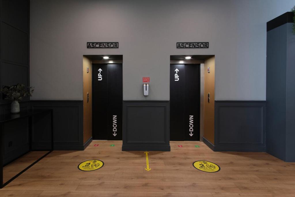 Imagen de la galería de Petit Palace Triball, en Madrid