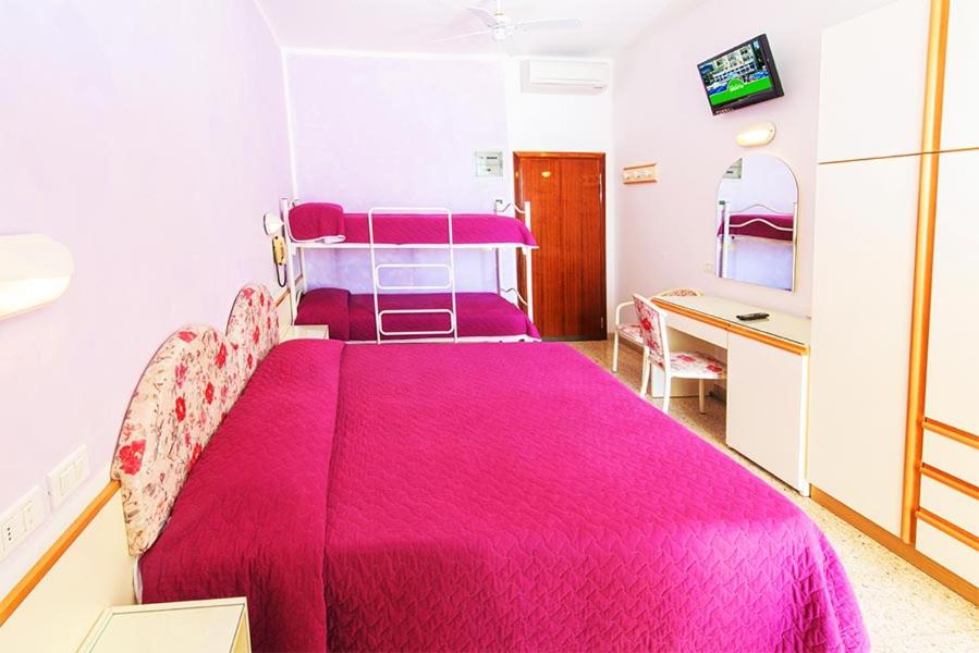 Postel nebo postele na pokoji v ubytování Hotel Astoria