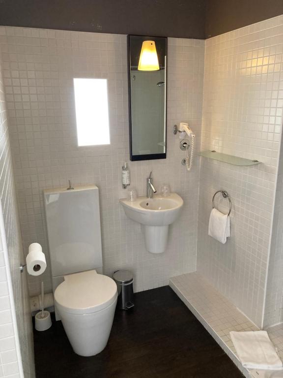 Koupelna v ubytování Hotel Georges