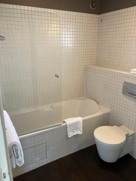 Koupelna v ubytování Hotel Georges