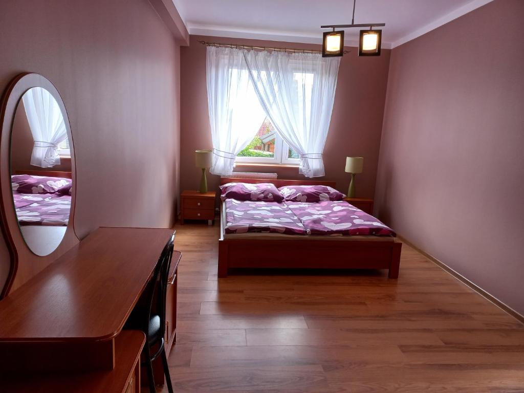 Postel nebo postele na pokoji v ubytování Dom Wypoczynkowy Admirał