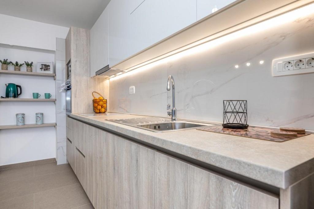 Kuchyň nebo kuchyňský kout v ubytování Apartman Gržetić